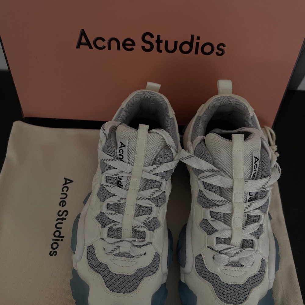 White & Blue Lace-Up Sneakers / Nerver worn